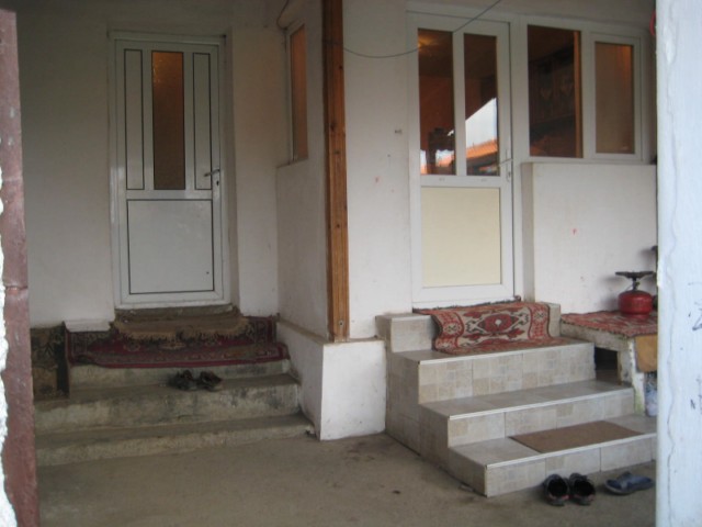 Foto 2 von 8 — АПАРТАМЕНТ в гр. КАРНОБАТ, ОБЩ. Карнобат, обл. БУРГАС, ул. „ИСКЪР“ № 1