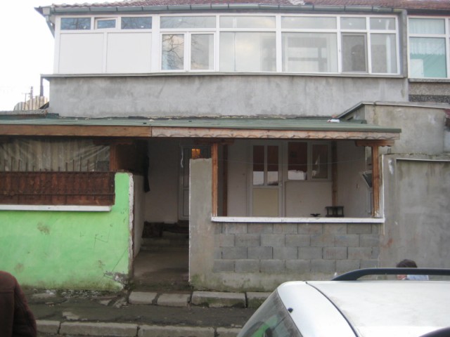 Foto 3 von 8 — АПАРТАМЕНТ в гр. КАРНОБАТ, ОБЩ. Карнобат, обл. БУРГАС, ул. „ИСКЪР“ № 1