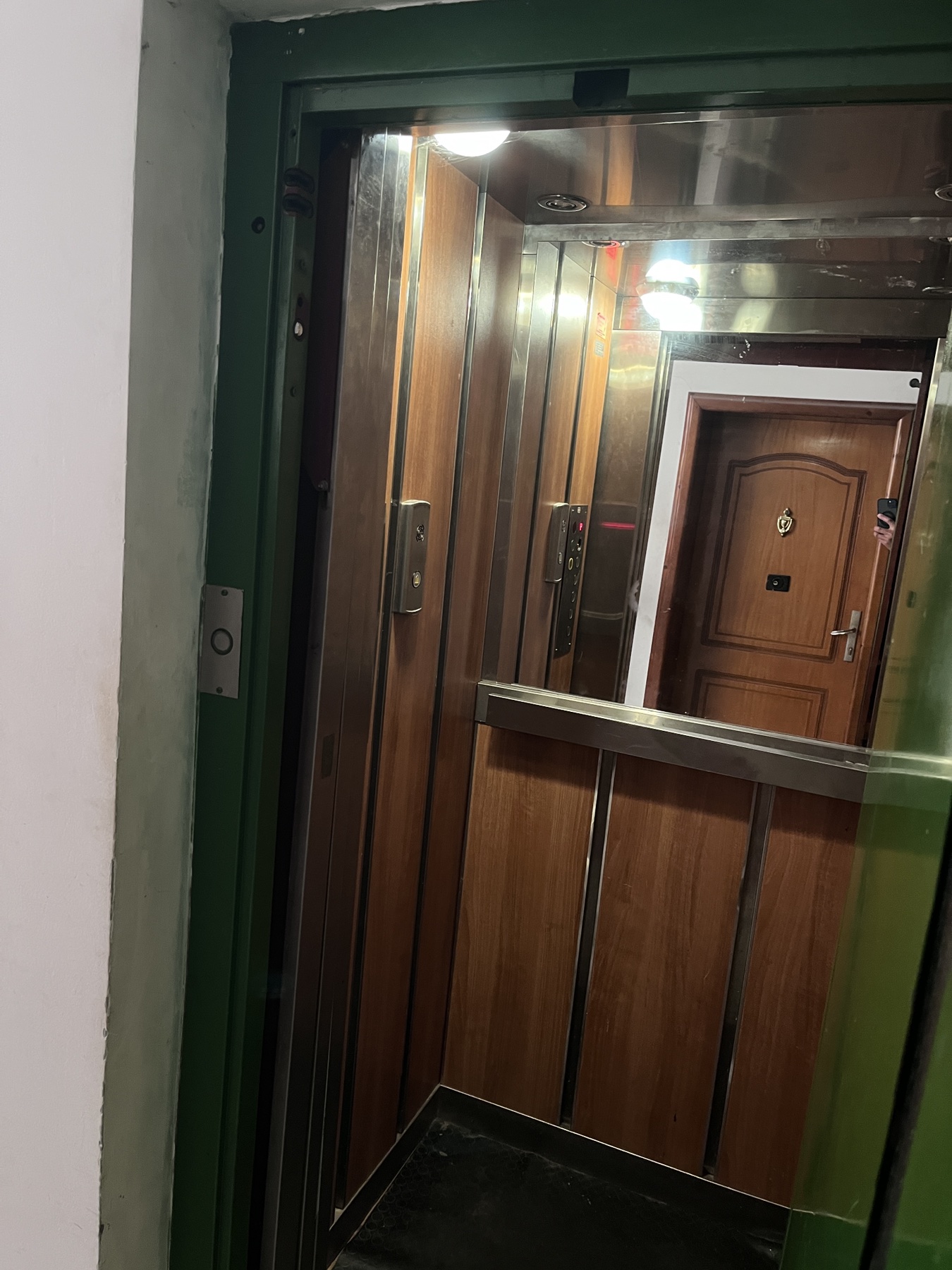 Foto 12 von 19 — АПАРТАМЕНТ в гр. БУРГАС, ул. „ЦАРИГРАДСКА“ № 45 47