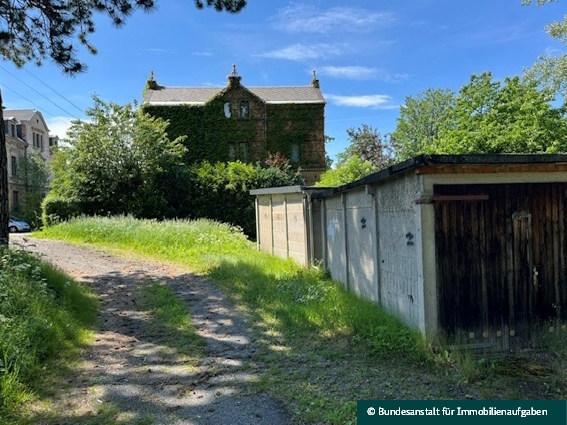 Foto 4 von 10 — Grundstück mit 11 Garagen (davon 10 im Fremdeigentum)