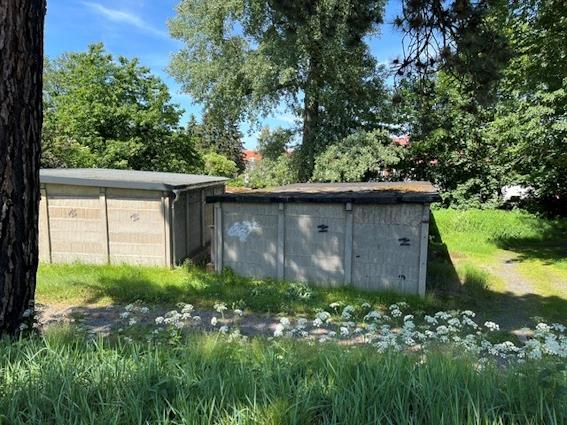 Foto 9 von 10 — Grundstück mit 11 Garagen (davon 10 im Fremdeigentum)