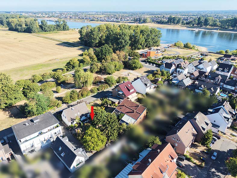 Foto 2 von 6 — Auktion - Baugrundstück in Rheinnähe mit pos.Bauvorbescheid für ein MFH und Altbestand