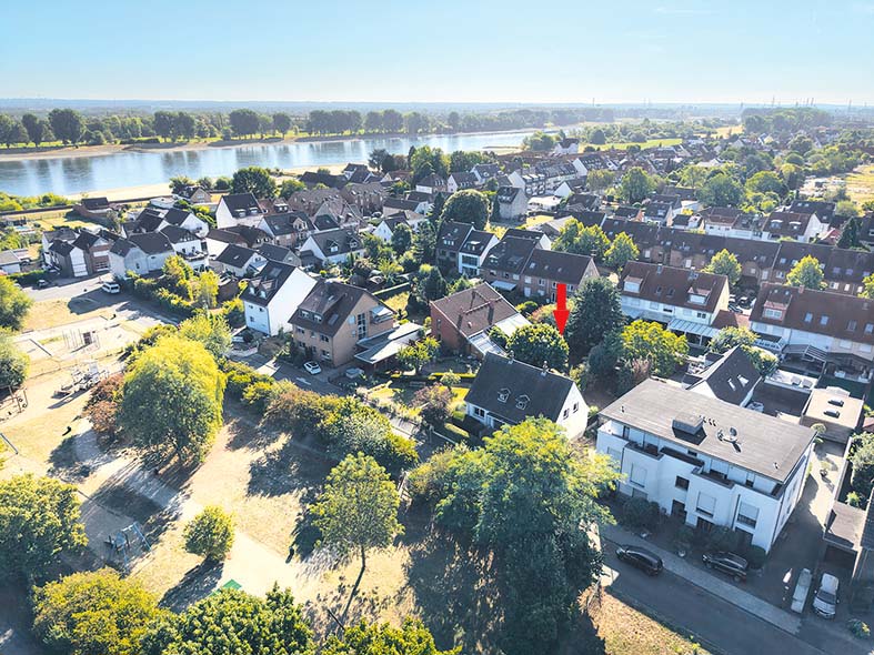 Foto 1 von 6 — Auktion - Baugrundstück in Rheinnähe mit pos.Bauvorbescheid für ein MFH und Altbestand