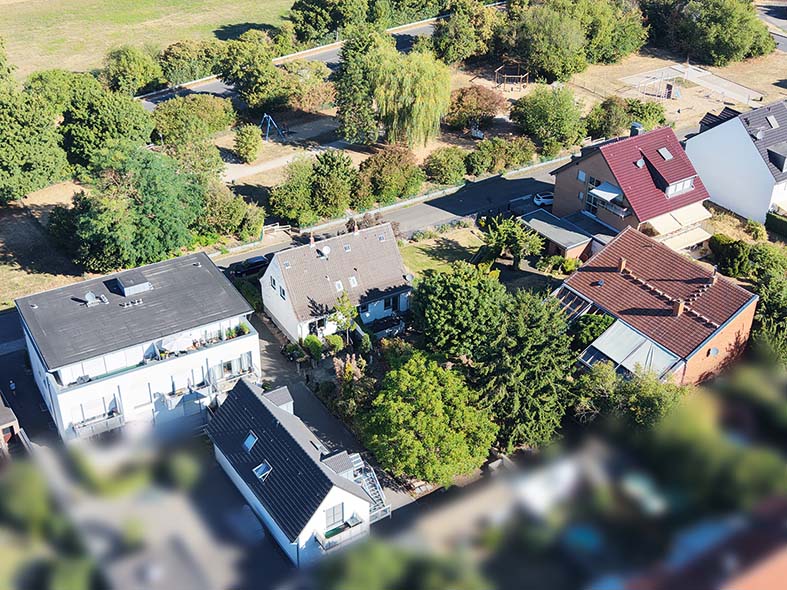 Foto 4 von 6 — Auktion - Baugrundstück in Rheinnähe mit pos.Bauvorbescheid für ein MFH und Altbestand