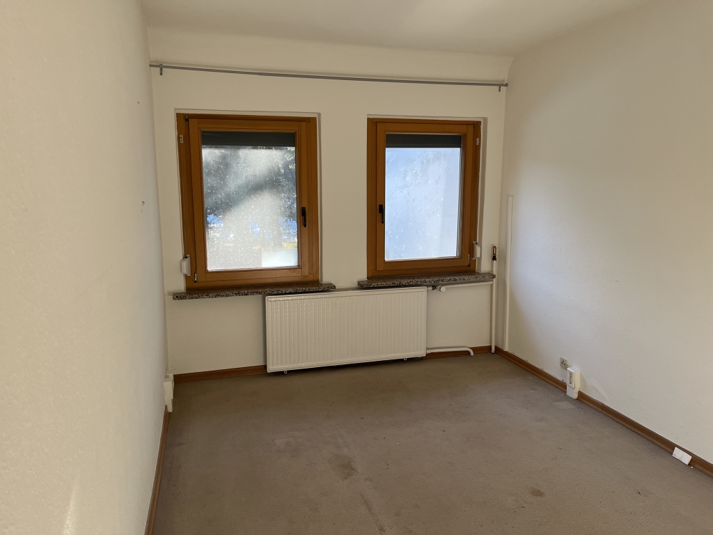 Foto 3 von 12 — Auktion - Schönes, leerstehendes Doppelhaus und attraktives Baugrundstück