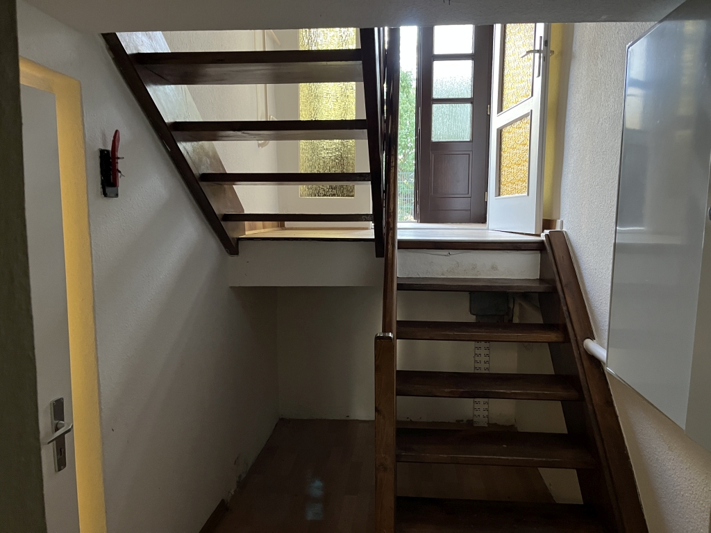 Foto 1 von 12 — Auktion - Schönes, leerstehendes Doppelhaus und attraktives Baugrundstück