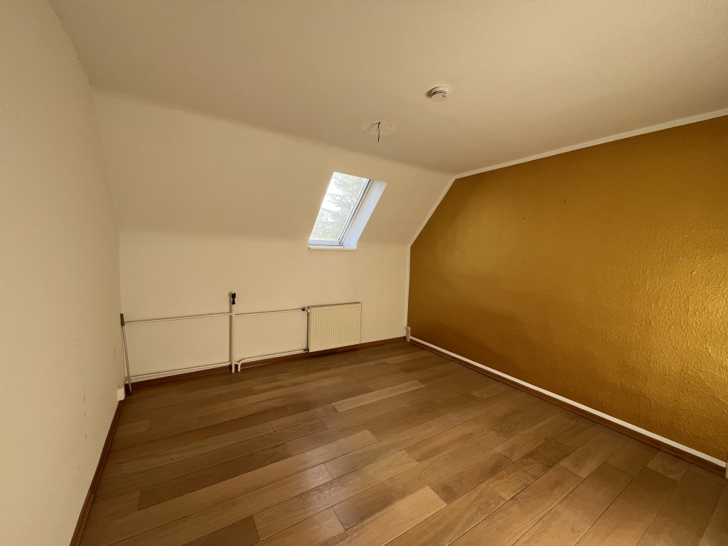 Foto 10 von 12 — Auktion - Schönes, leerstehendes Doppelhaus