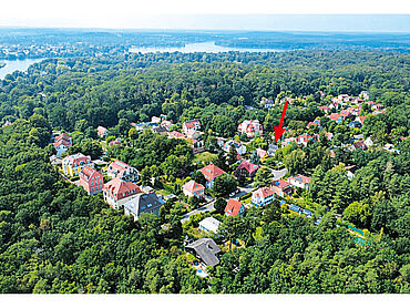 Foto 1 von 4 — Großzügiges Zweifrontengrundstück mit Einfamilienhaus, Carport, Bungalow und Nebengebäude