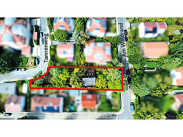 Foto 4 von 4 — Großzügiges Zweifrontengrundstück mit Einfamilienhaus, Carport, Bungalow und Nebengebäude