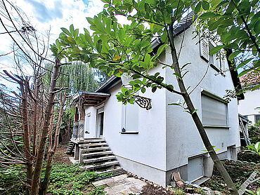 Foto 2 von 4 — Großzügiges Zweifrontengrundstück mit Einfamilienhaus, Carport, Bungalow und Nebengebäude