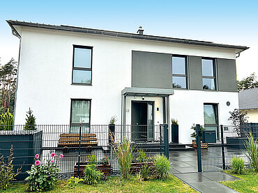 Foto 2 von 4 — Stilvolle Neubauvilla im KfW-40-Plus-Standard