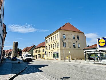 Foto 2 von 3 — Vermietetes Mehrfamilienhaus **Einzeldenkmal** (ca. 34.200 EUR netto p.a.)