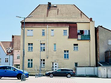 Foto 3 von 3 — Vermietetes Mehrfamilienhaus **Einzeldenkmal** (ca. 34.200 EUR netto p.a.)