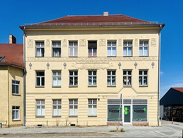 Foto 1 von 3 — Vermietetes Mehrfamilienhaus **Einzeldenkmal** (ca. 34.200 EUR netto p.a.)