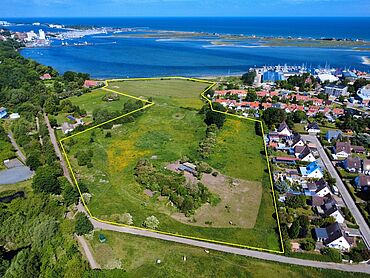 Foto 1 von 1 — Verpachtetes Grünland mit Ostseeblick angrenzend an ein Wohngebiet