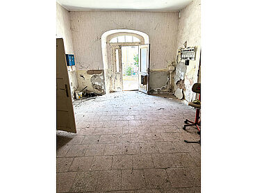 Foto 3 von 3 — Denkmalgeschütztes MFH mit Nebengebäude in Artern