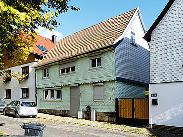Foto 1 von 2 — Vermietetes Einfamilienhaus mit Nebengelass in Geratal
