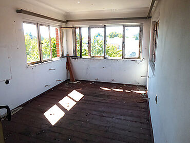 Foto 3 von 3 — Leerstehendes Einfamilienhaus mit diversen Nebengebäuden in Genthin