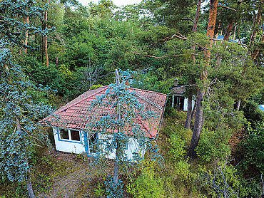 Foto 1 von 4 — Baugrundstück mit abrissreifer Wochenendhausbebauung