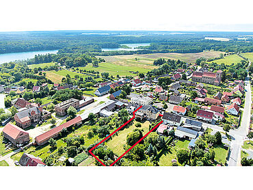 Foto 2 von 4 — Teilsaniertes Mehrfamilienhaus auf großem Grundstück