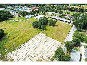 Foto 4 von 5 — Gewerbegrundstück mit Garagen