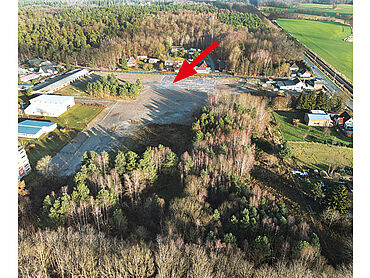 Foto 3 von 5 — Gewerbegrundstück mit Garagen