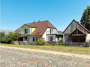 Foto 1 von 10 — 2 Ferienhäuser mit Ferienwohnungen und Sauna
