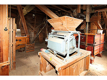 Foto 4 von 6 — Wohnhaus mit denkmalgeschützter Holländerwindmühle