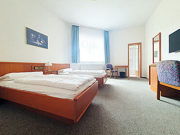Foto 3 von 5 — Hotel/Pension mit Betreiberwohnung