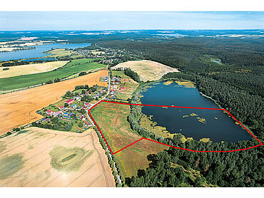 Foto 1 von 2 — Teil des Karpensees und Grünland