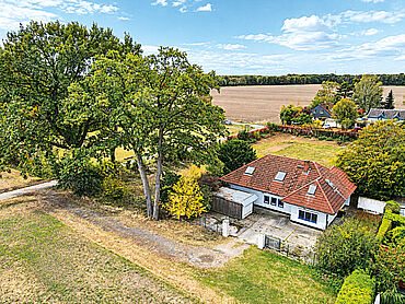 Foto 2 von 8 — Einfamilienhaus mit Baugrundstück