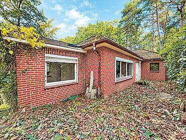 Foto 2 von 10 — Baugrundstück derzeit mit Backstein-Villa bebaut