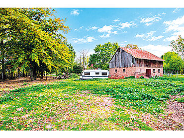 Foto 4 von 5 — Resthof (Wohnhaus und Stall)