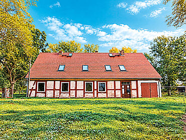 Foto 2 von 5 — Resthof (Wohnhaus und Stall)