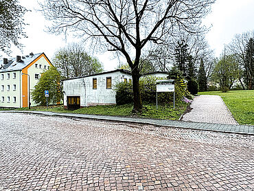 Foto 4 von 7 — Baugrundstück für EFH oder MFH, aktuell bebaut mit dem ehemaligen Imbiss "Zur Einkehr"