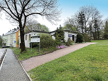 Foto 1 von 7 — Baugrundstück für EFH oder MFH, aktuell bebaut mit dem ehemaligen Imbiss "Zur Einkehr"