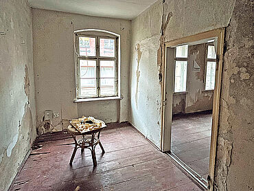 Foto 3 von 3 — Leerstehendes Mehrfamilienhaus