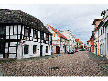 Foto 4 von 6 — Denkmalgeschütztes leerstehendes Mehrfamilienhaus