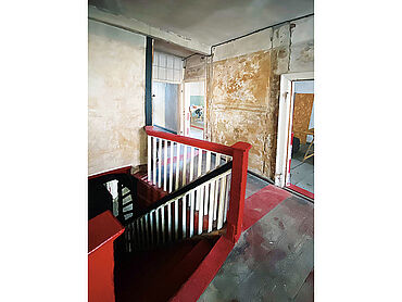 Foto 5 von 6 — Denkmalgeschütztes leerstehendes Mehrfamilienhaus