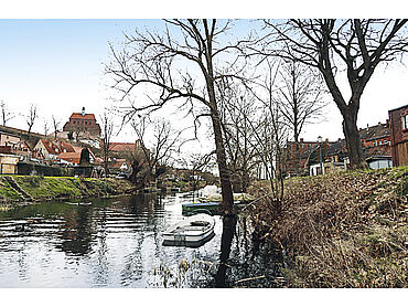 Foto 2 von 6 — Denkmalgeschütztes leerstehendes Mehrfamilienhaus