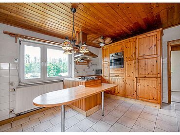 Foto 6 von 7 — Mehrfamilienhaus auf großzügigem Grundstück mit Carport und Garage