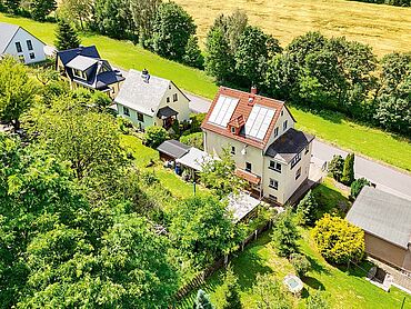Foto 3 von 7 — Mehrfamilienhaus auf großzügigem Grundstück mit Carport und Garage