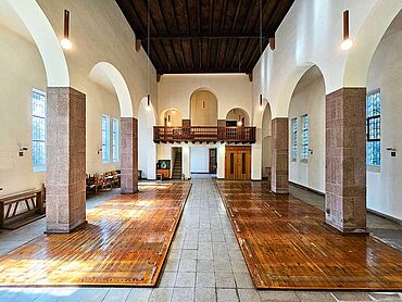 Foto 5 von 7 — ehem. Kirche mit Einliegerwohnung und Gemeinderaum