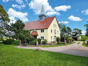 Foto 1 von 7 — ehem. Kirche mit Einliegerwohnung und Gemeinderaum