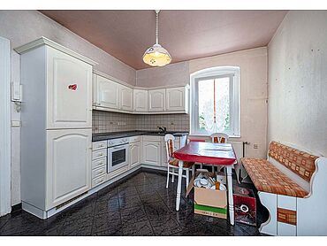 Foto 7 von 10 — Teilweise vermietetes Mehrfamilienhaus mit Garagenkomplex und großem Garten