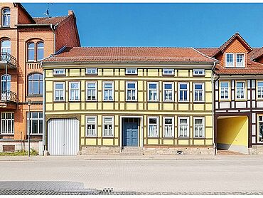 Foto 1 von 8 — denkmalgeschütztes Mehrfamilienhaus am Markt
