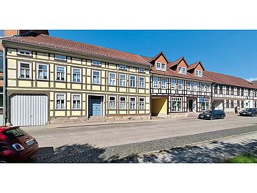 Foto 2 von 8 — denkmalgeschütztes Mehrfamilienhaus am Markt
