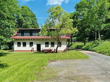 Foto 1 von 8 — Mehrfamilienhaus im Grünen nahe Waldbad