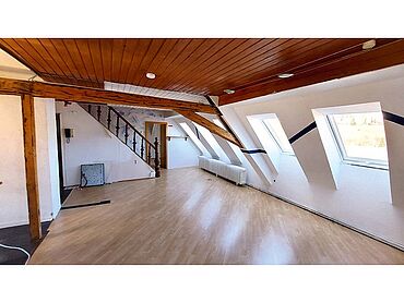 Foto 6 von 7 — Mehrfamilienhaus mit großen Grundstück