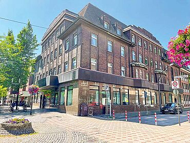Foto 1 von 5 — Wohn- und Geschäftshaus in gewachsener Lage von Hochemmerich